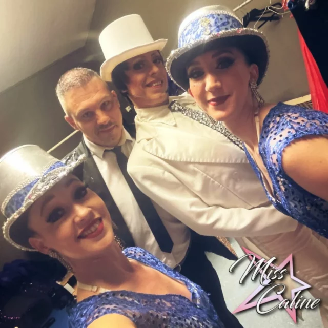 Ensemble, nous donnons vie au spectacle, transformant chaque performance en un moment inoubliable.