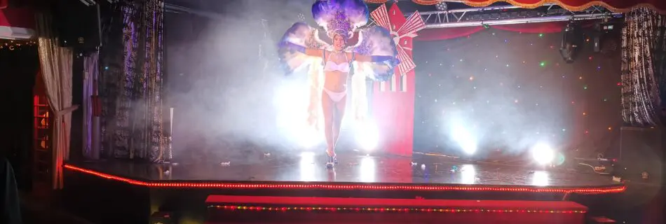 plumes transformiste 31 decembre 2020 saint sylvestre cabaret la belle epoque