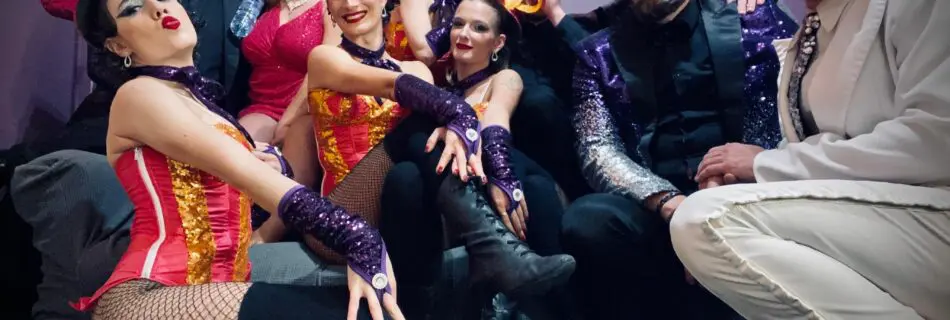 photo de l equipe du cabaret la belle epoque decembre 2023 01