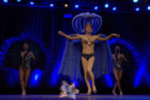 Miss Caline Transformiste Artiste Plumes Strass Paillettes mars 2024