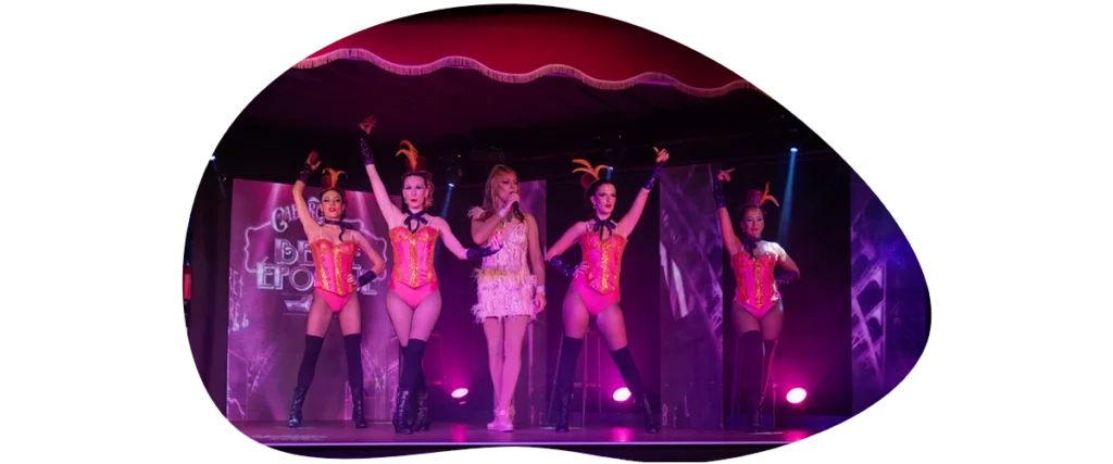 Artiste transformiste au cabaret la belle époque
