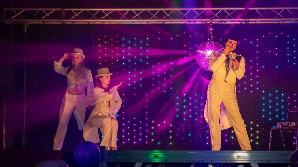 artiste transformiste - Miss Caline et ses spectacle cabaret et danseuses