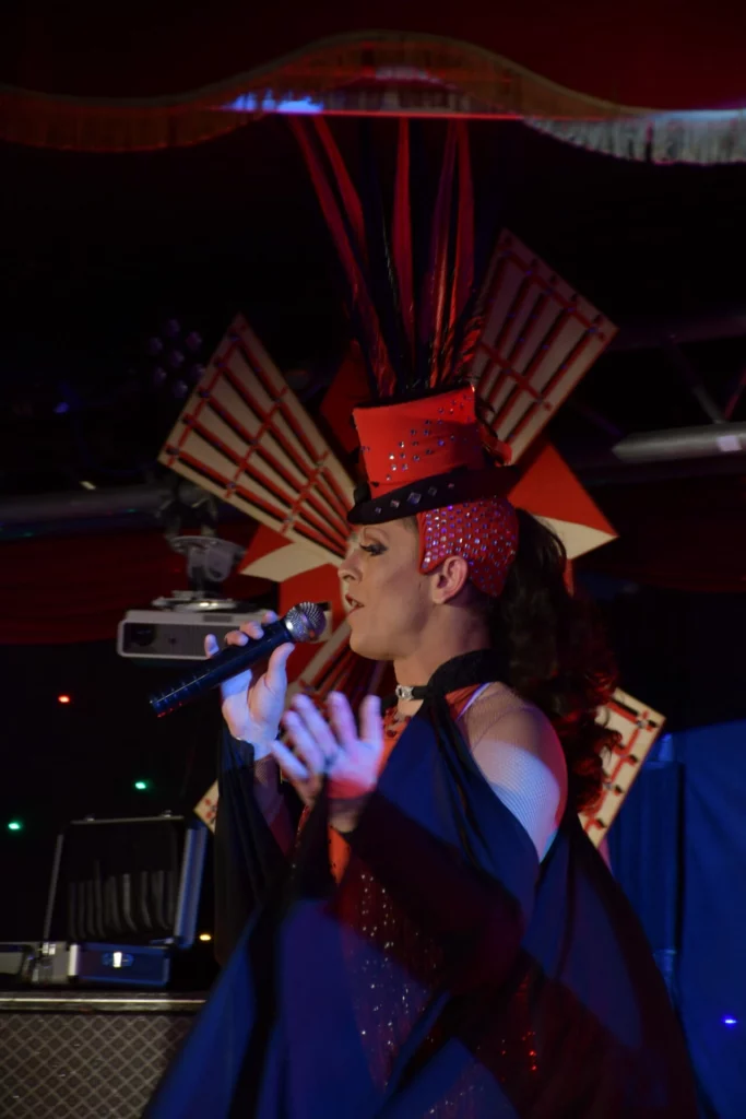 transformiste cabaret- saint-valentin - la belle époque