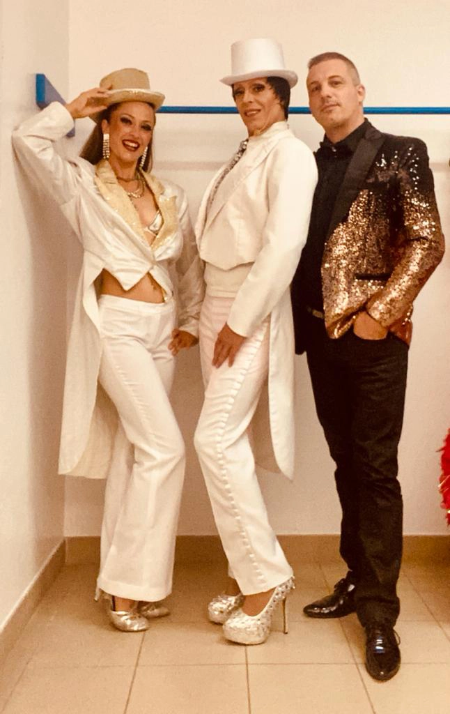 Préparez-vous à notre arrivée - La loge et Backstage