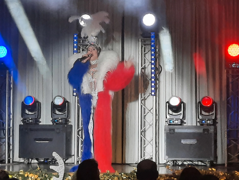 Miss Caline - cabaret parisien - Paris la nuit