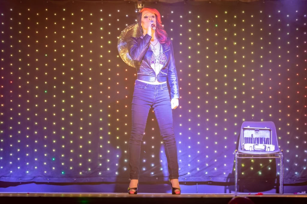 Cabaret en live par Miss Caline et son spectacle transformiste