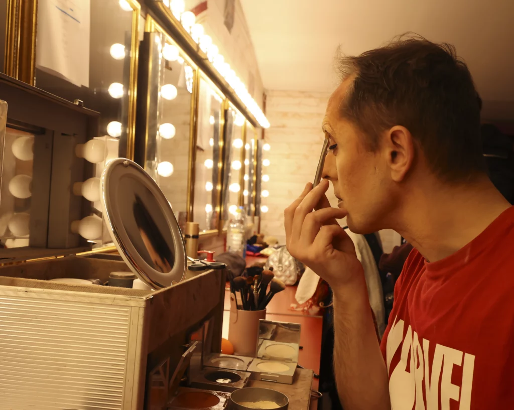 blog coulisses spectacle transformiste maquillage 05