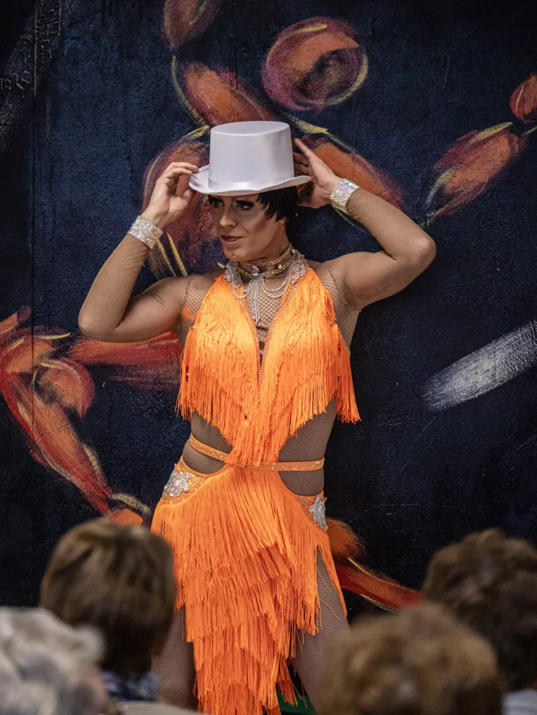 blog la realite derriere les paillettes le vrai quotidien dun artiste transformiste calcul cachet intermittent du spectacle