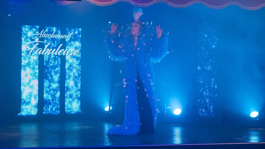 Miss Caline Artiste transformiste Hollywood le spectacle au cabaret La Belle Époque