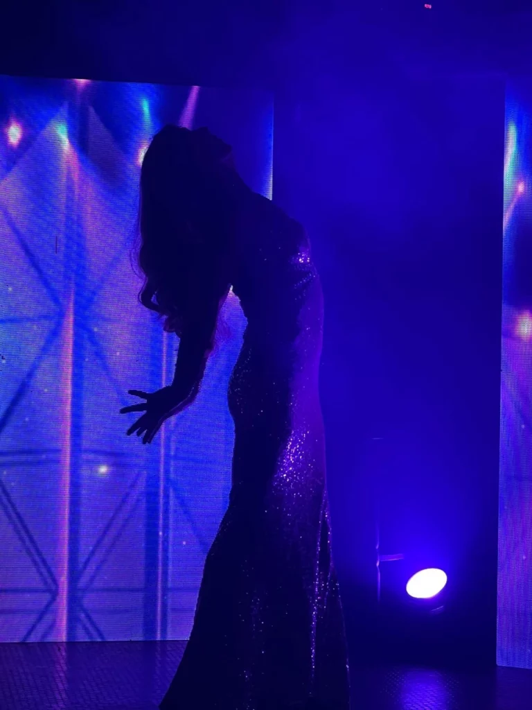 Miss Caline un spectacle transformiste pensé pour les fêtes populaires
