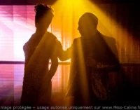 Spectacle transformiste sous les projecteurs Spectacle transformiste sous les projecteurs