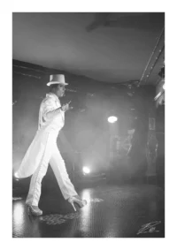 Caméléon (black & white) pour le spectacle FEVER de 2023 à 2024 au cabaret La Belle Epoque