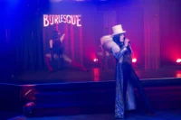 Cher (Burlesque) pour le spectacle HOLLYWOOD de 2025 à 2026 au cabaret La Belle Epoque