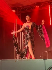 Démaquillage à Salouël avec le spectacle HOLLYWOOD de 2025 à 2026 pour le cabaret La Belle Epoque