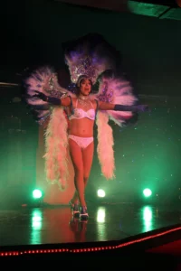 Féérie (Plumes) pour le spectacle 2018 à 2023 au cabaret La Belle Epoque