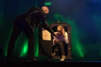 Magie à Franconville avec le spectacle FEVER de 2023 à 2024 pour le cabaret La Belle Epoque
