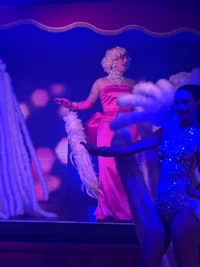 Marilyn Monroe pour le spectacle HOLLYWOOD de 2025 à 2026 au cabaret La Belle Epoque