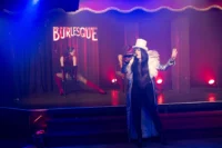 Welcome to Burlesque pour le spectacle HOLLYWOOD de 2025 à 2026 au cabaret La Belle Epoque